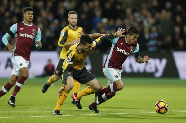 2016-12-03t175232z_123789152_mt1aci14692715_rtrmadp_3_soccer-england-whu-ars_reuters