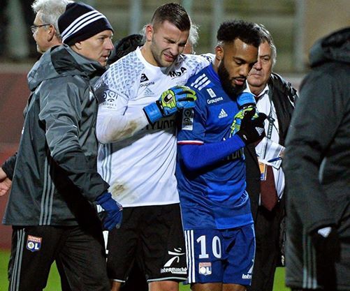 معاناة حارس ليون