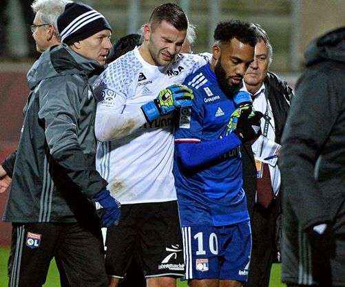 معاناة حارس ليون