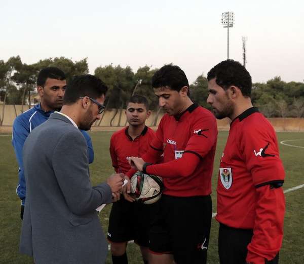 الحكم قرر إيقاف المباراة