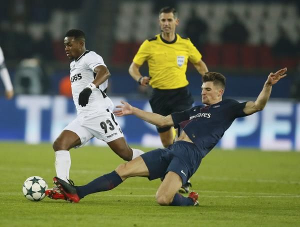 2016-12-06t205656z_687236454_lr1ecc61m6kq3_rtrmadp_3_soccer-champions-psg-pfc_reuters