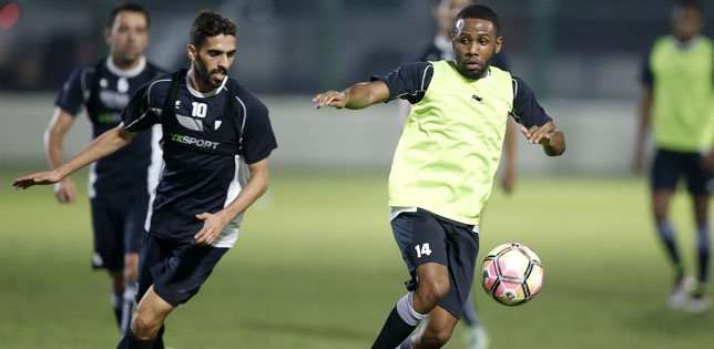 حسن الهيدوس (يسار)