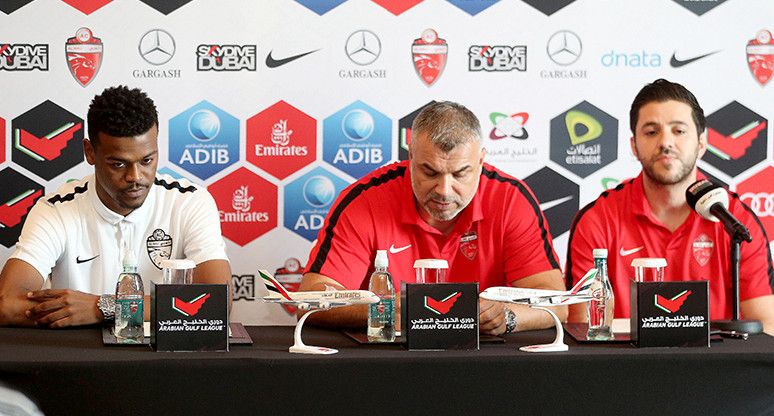  اولاريو كوزمين من المؤتمر الصحفي