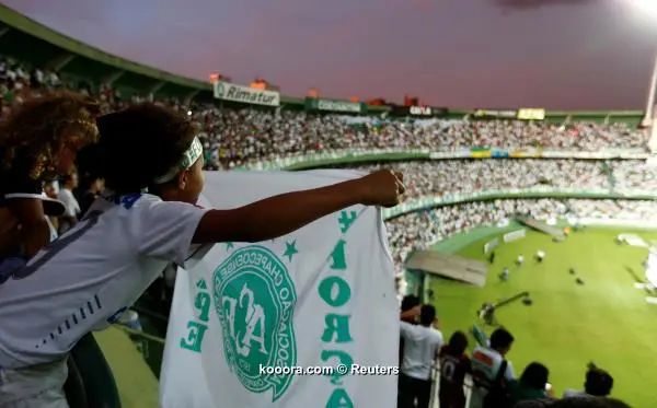 ?i=reuters%2f2016-12-08%2f2016-12-08t005826z_2040477615_rc1975f9f500_rtrmadp_3_colombia-crash-brazil-tribute_reuters
