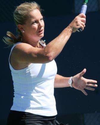 kathy_rinaldi_at_the_2010_us_open_05