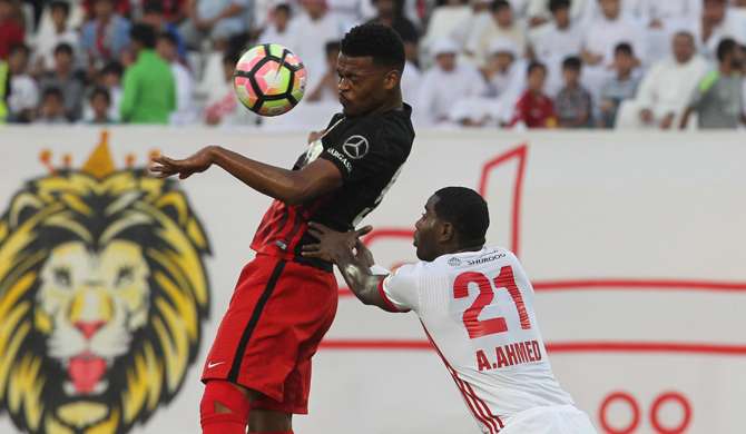 جانب من مباراة الأهلي والشارقة