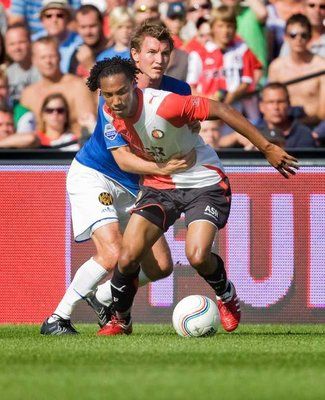 جوناثان دي  جوزمان تميز وسجل هدفين لفينورد