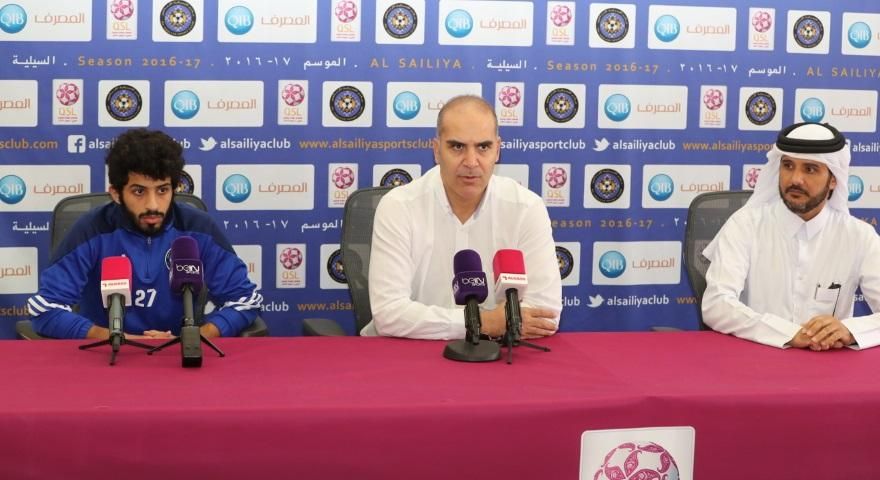 سامي الطرابلسي (وسط)