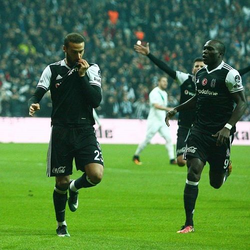 فرحة لاعبي بشيكتاش 