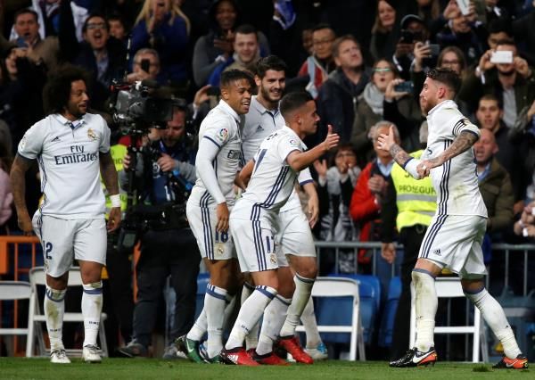 ماريانو مع لاعبي ريال مدريد