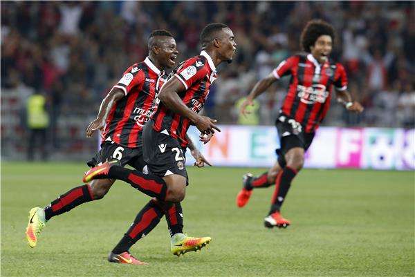 فرحة لاعبي نيس