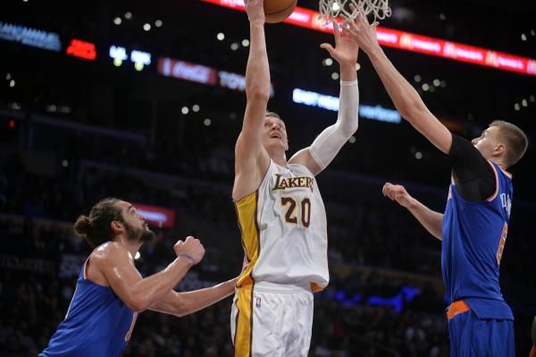 2016-12-12t055553z_1841673399_nocid_rtrmadp_3_nba-new-york-knicks-at-los-angeles-lakers_reuters