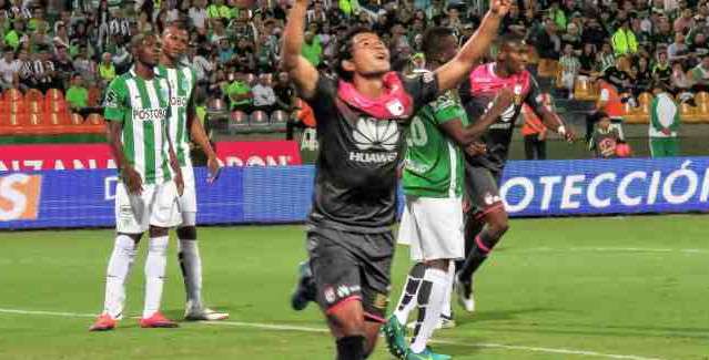 جانب من لقاء أتلتيكو ناسيونال وإندبنديينتي سانتا فيه