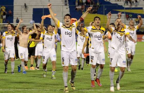 فرحة لاعبي فريق جواراني باللقب