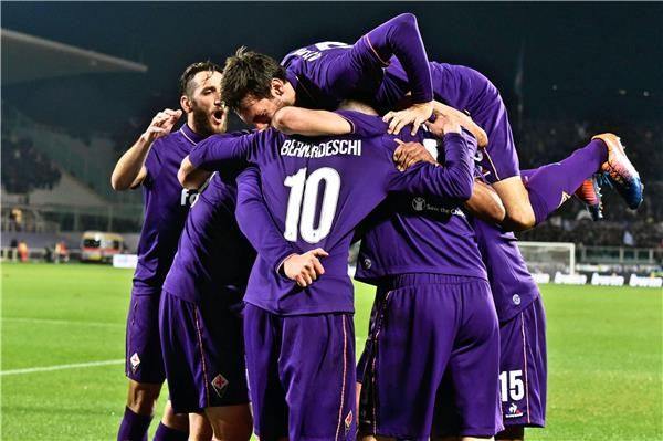 احتفال لاعبي فيورنتينا