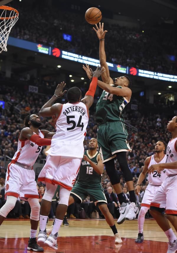 2016-12-13t033155z_1159146208_nocid_rtrmadp_3_nba-milwaukee-bucks-at-toronto-raptors_reuters