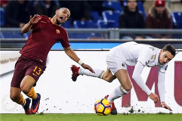 بيريز (يسار)