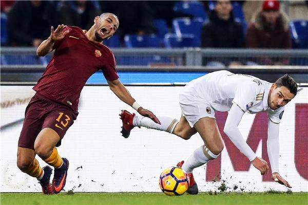 بيريز (يسار)