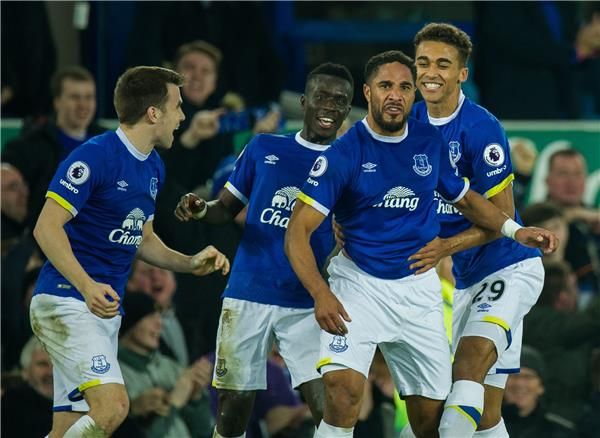 فرحة لاعبي إيفرتون