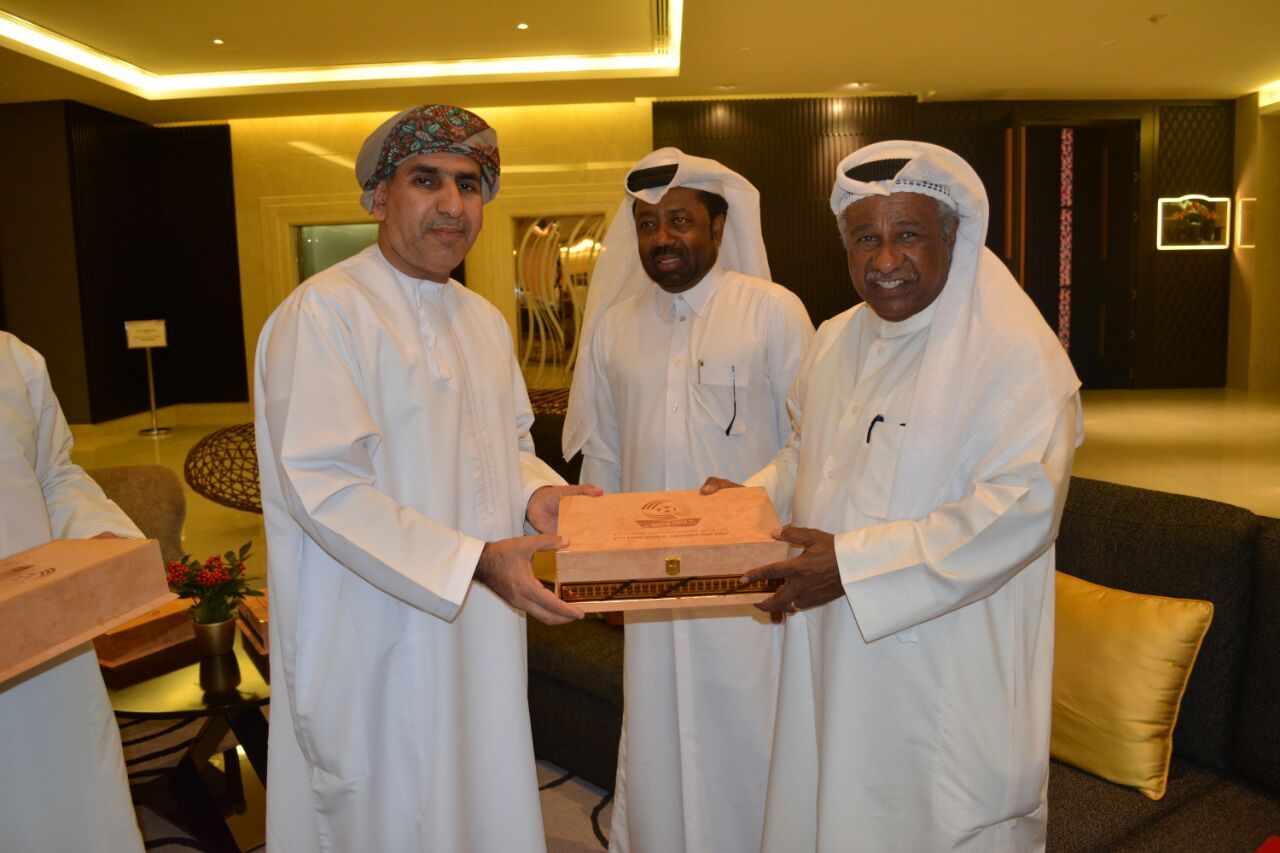 اللجنة المنظمة تكرم الحوطي وخلفان