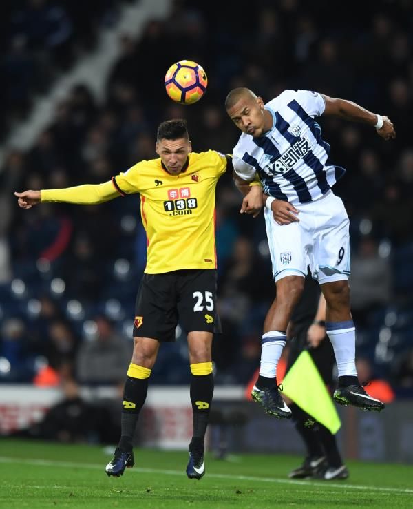 جانب من مباراة الفريقين