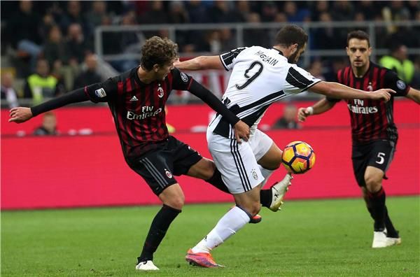 جانب من مباراة سابقة بين الفريقين