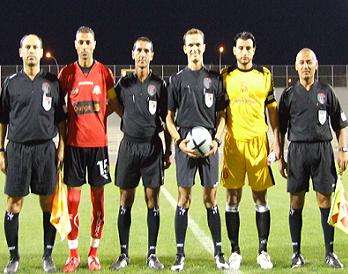 كباتن الفريقين وحكام المباراة