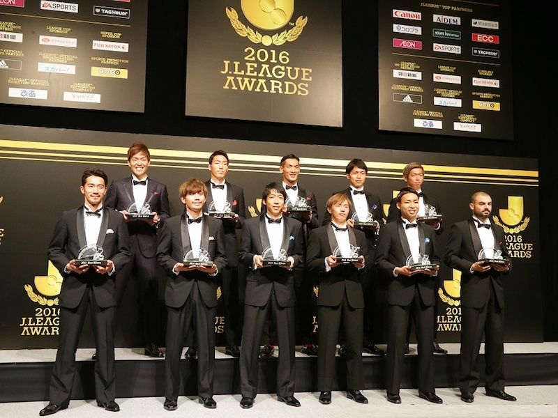 أفضل 11 لاعباً في الدوري الياباني 2016