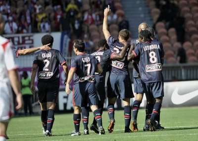 فرحة لاعبي باريس سان جيرمان بالهدف الاول