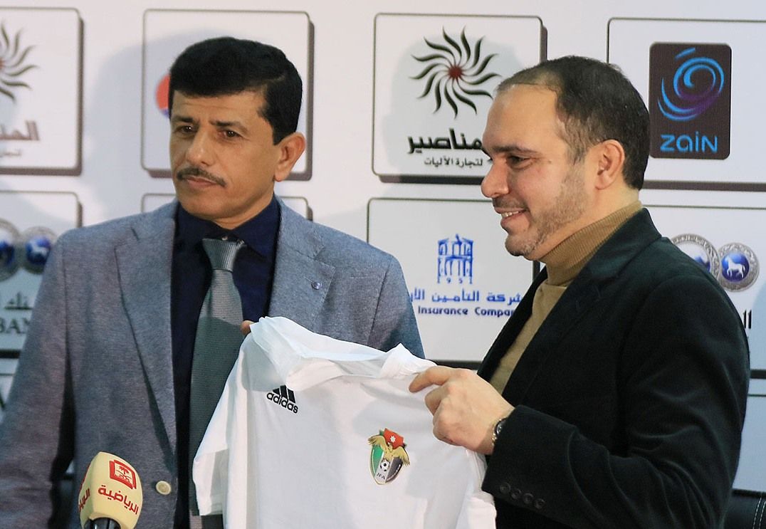 الأمير علي خلال تقديمه المسفر