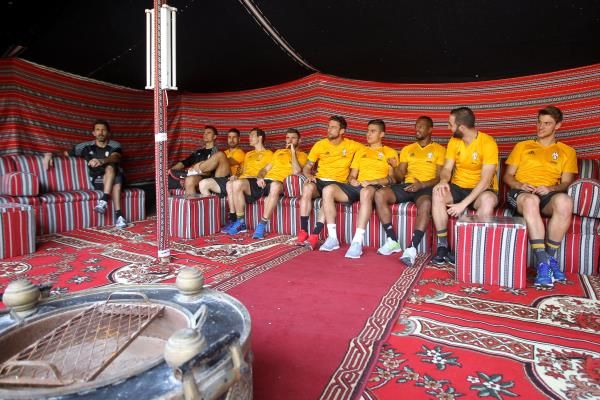 لاعبو اليوفي في الخيمة 