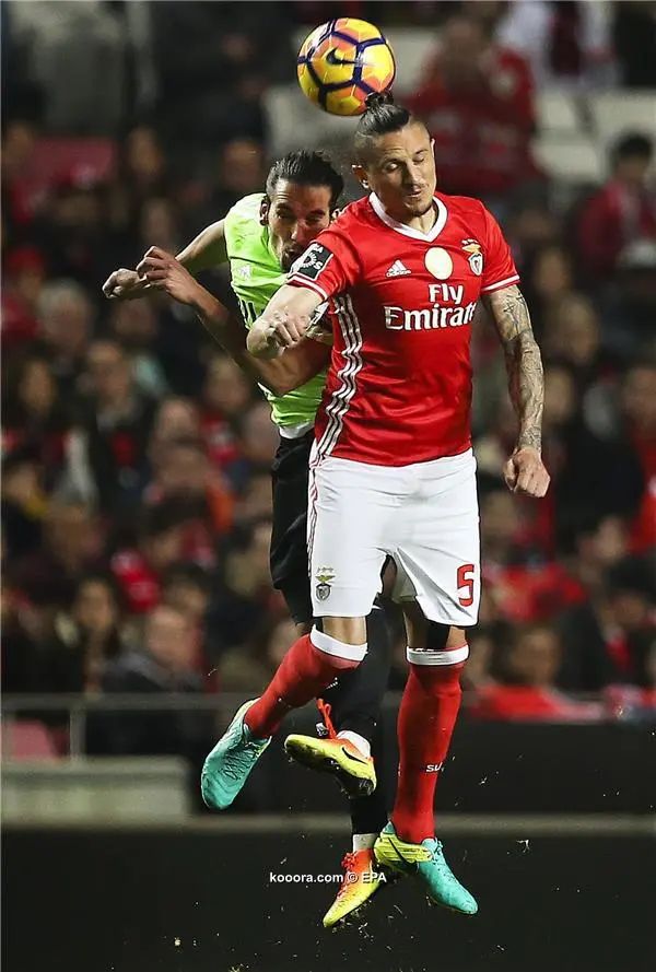 ?i=epa%2fsoccer%2f2016-12%2f2016-12-21%2f2016-12-21-05684810_epa