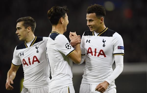 لاعبو توتنهام