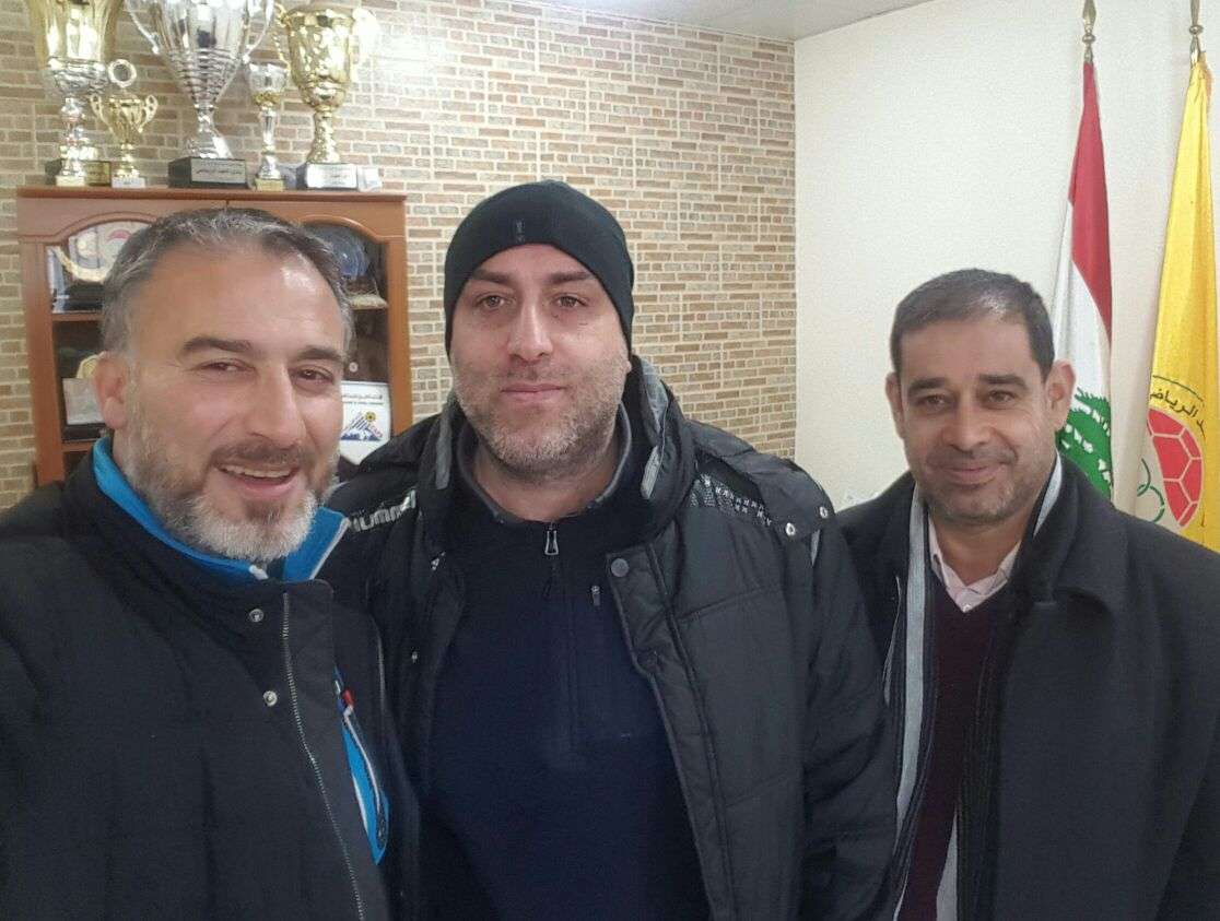 حسن أيوب مع رئيس نادي العهد تميم سليمان وأمين السر محمد عاصي