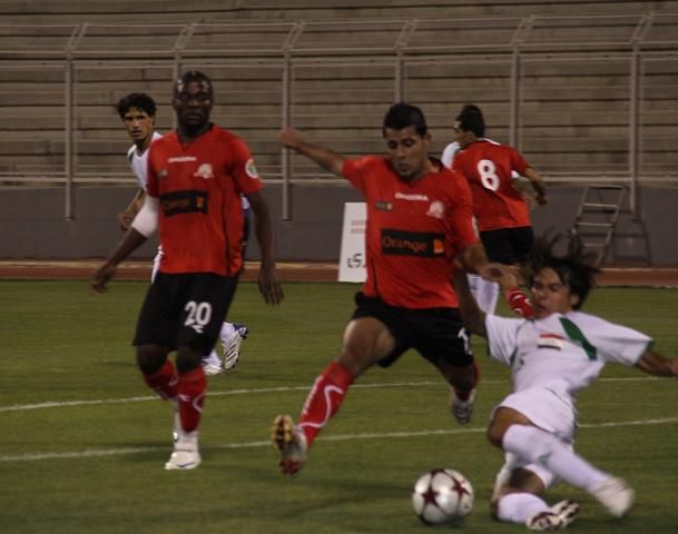 صراع كروي بين ابو فارس ومدافع المنتخب العراقي