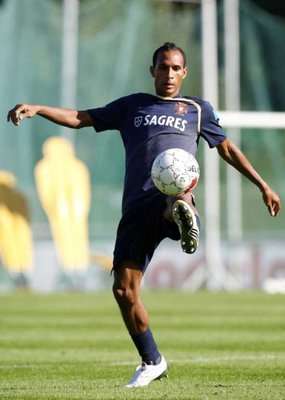 البرازيلي ليدسون بملابس تدريب المنتخب البرتغالي