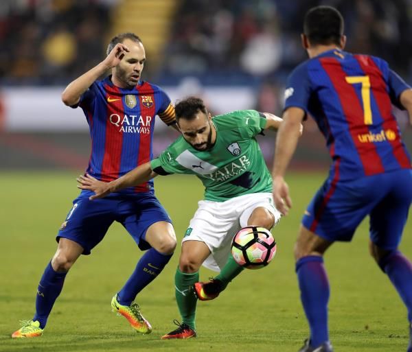 2016-12-13t193844z_1480306583_rc1e5577f420_rtrmadp_3_soccer-friendly-fcb-al-ahli-match_reuters