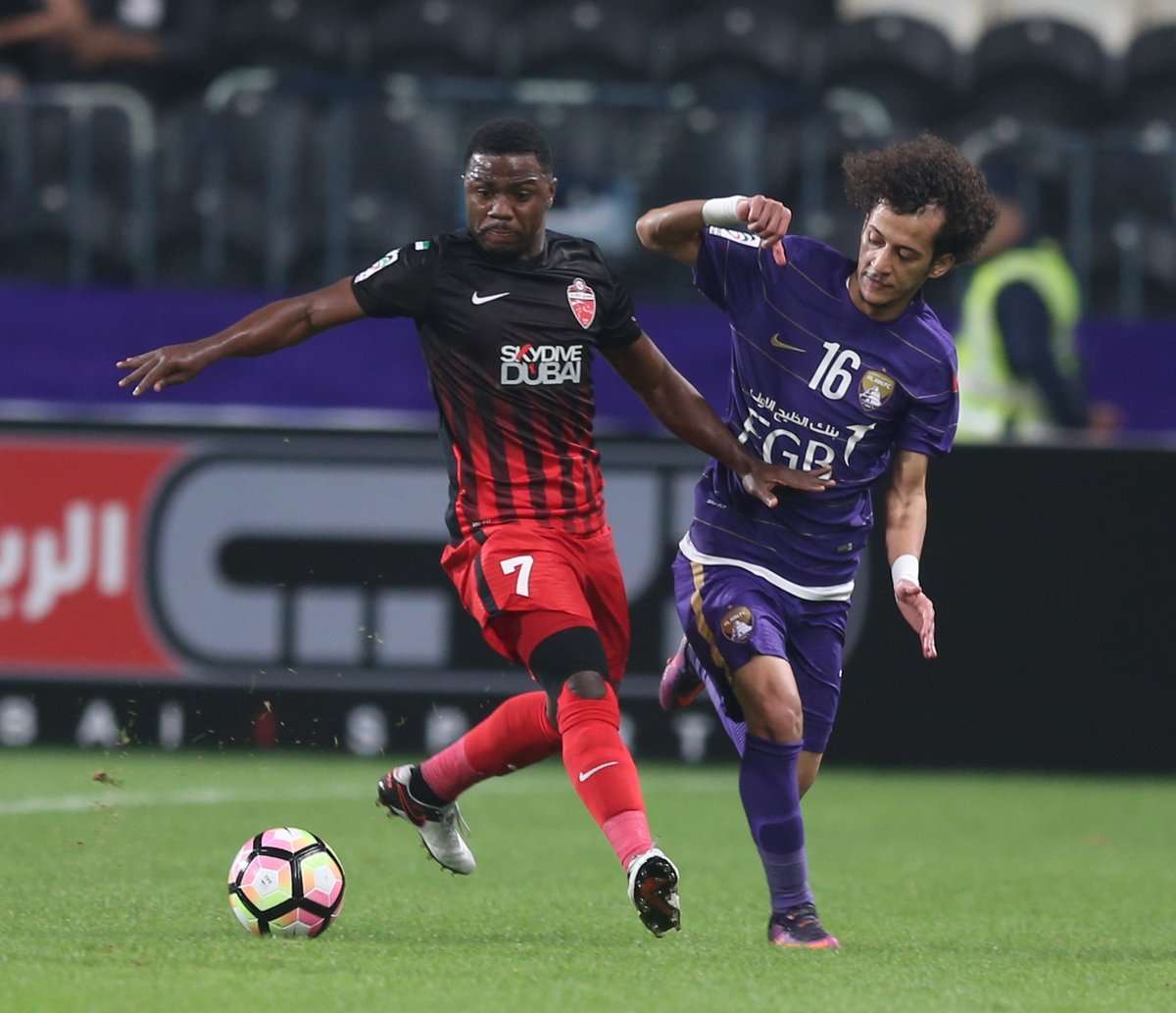 جانب من مباراة العين والأهلي