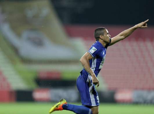 فاندرلي مسجل هدف النصر