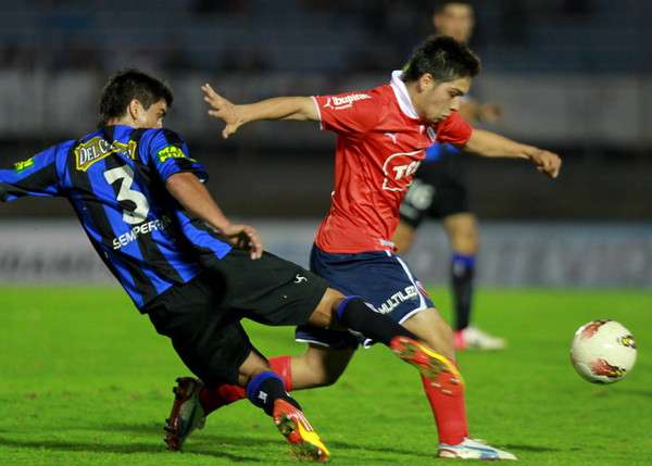 مارتن بينيتز (يمين)