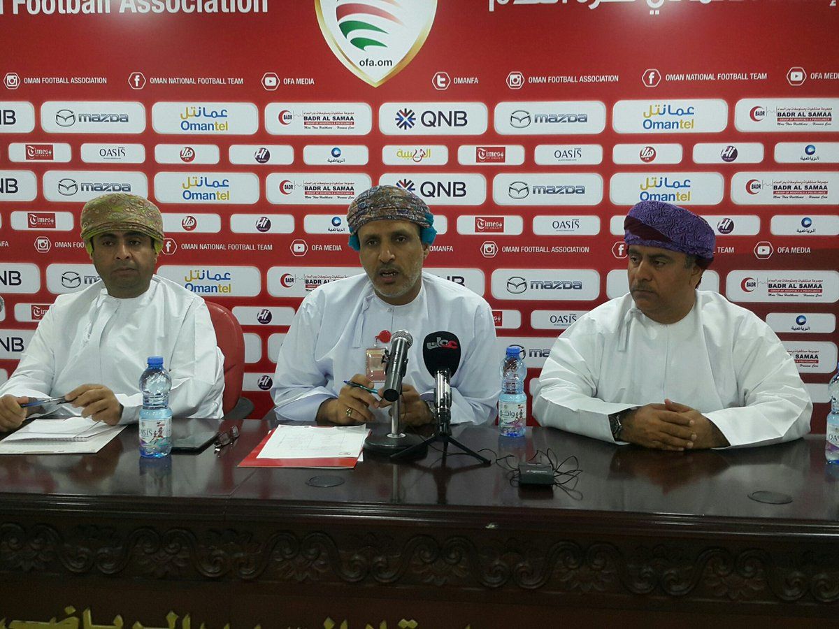 جاسم الشكيلي (وسط)