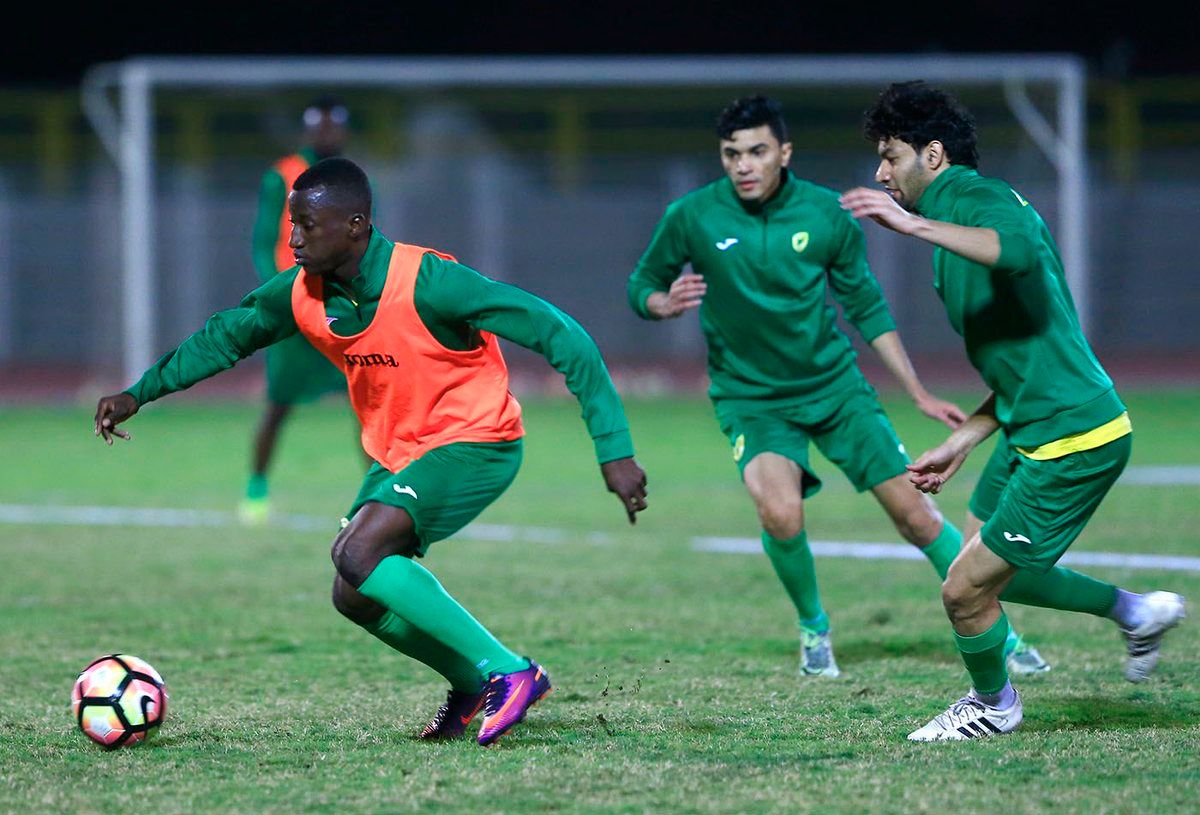 جانب من تدريبات الخليج