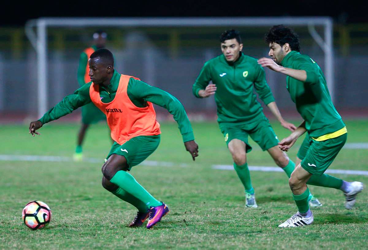 جانب من تدريبات الخليج