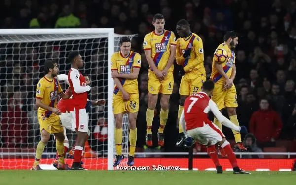 ?i=reuters%2f2017-01-01%2f2017-01-01t173436z_126293676_mt1aci14715762_rtrmadp_3_soccer-england-ars-cry_reuters