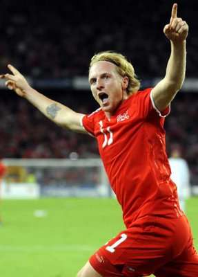 ماركو بادالينو وفرحة الهدف الثاني لسويسرا