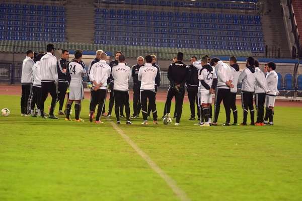 كوبر يتحدث للاعبين