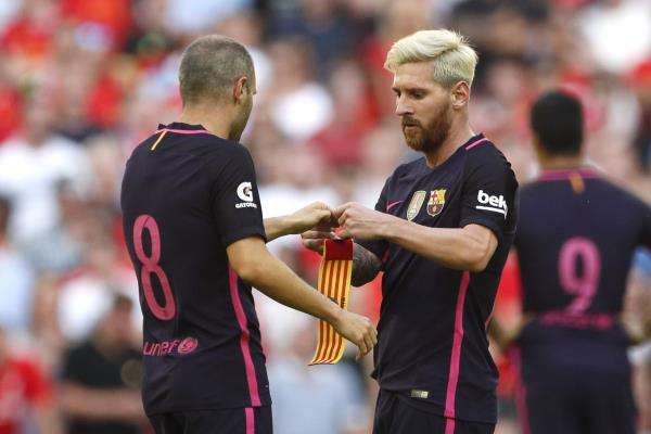 ميسي وإنييستا