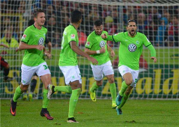 ريكاردو رودريجيز مع لاعبي فولفسبورج