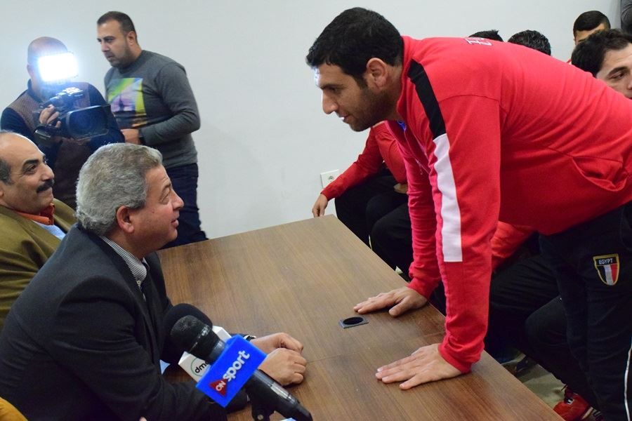 خالد عبدالعزيز ومروان رجب المدير الفني لمنتخب اليد