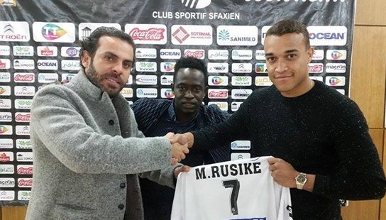 روسيكي عقب توقيع العقد